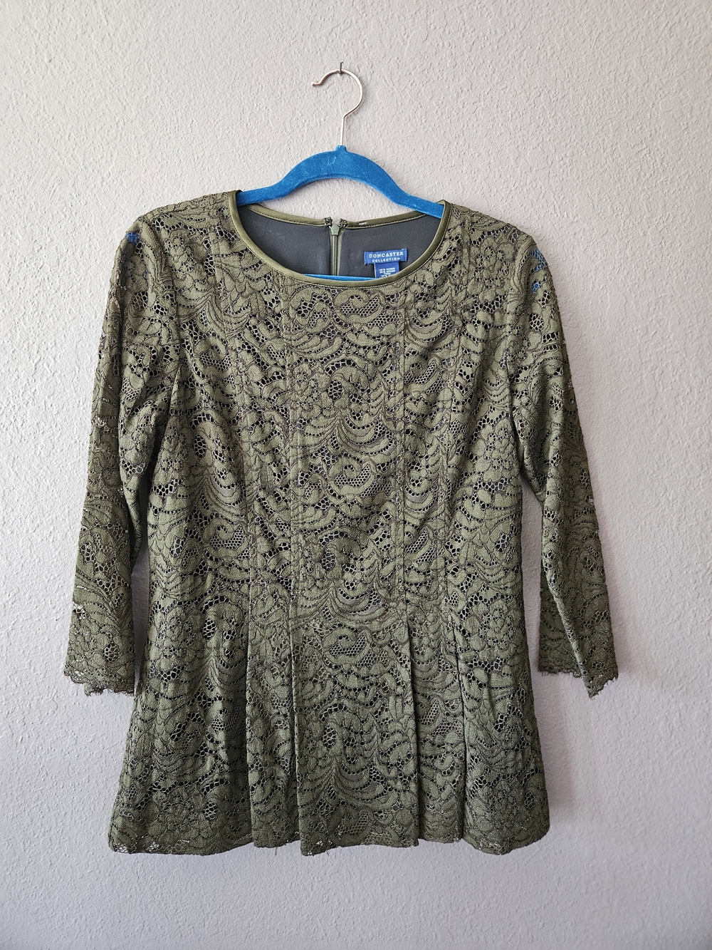 Doncaster Olive Green Lace Peplum Bluse Size 6
